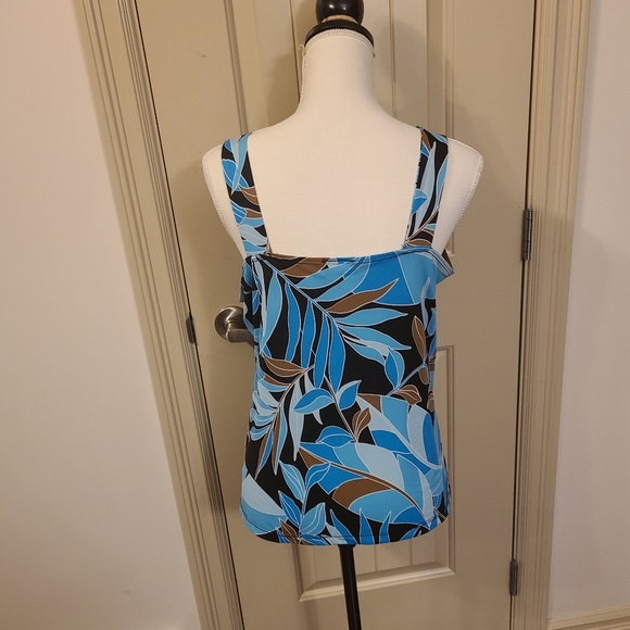 3/$35. Initiatives Tank Top. Good condition. - Picture 4 of 7